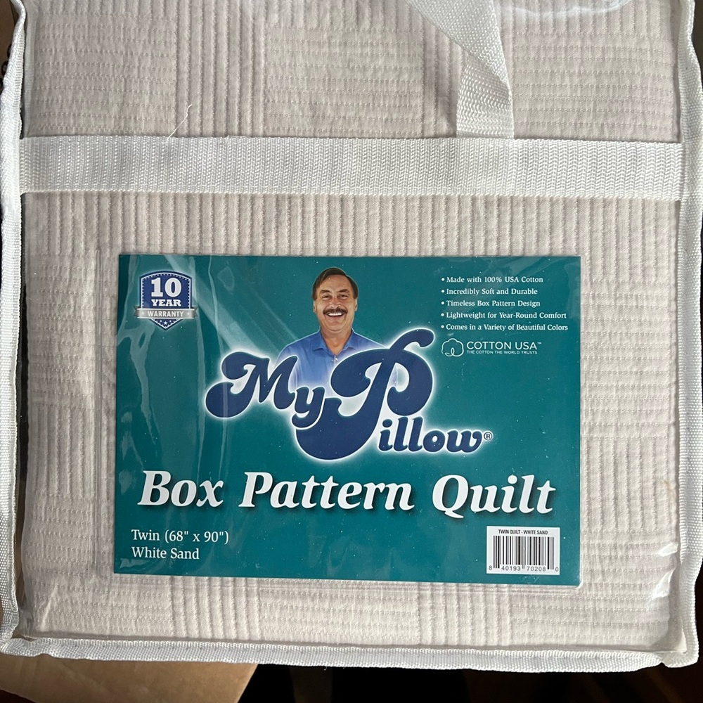 Wholesale Priced - MyPillow Twin XL Box Pattern Quilt - White Sand new